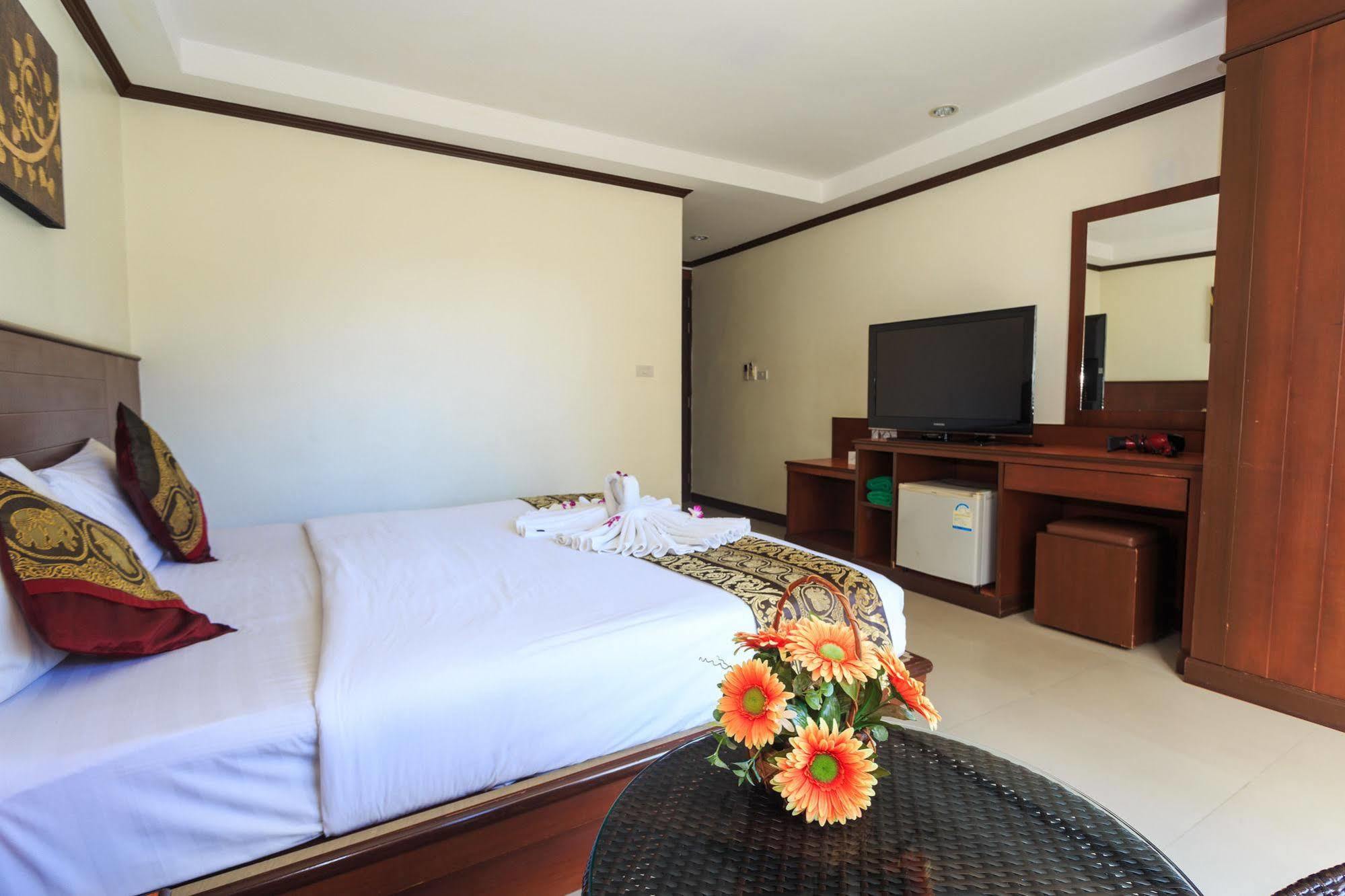 Sharaya Patong Hotel Exterior photo