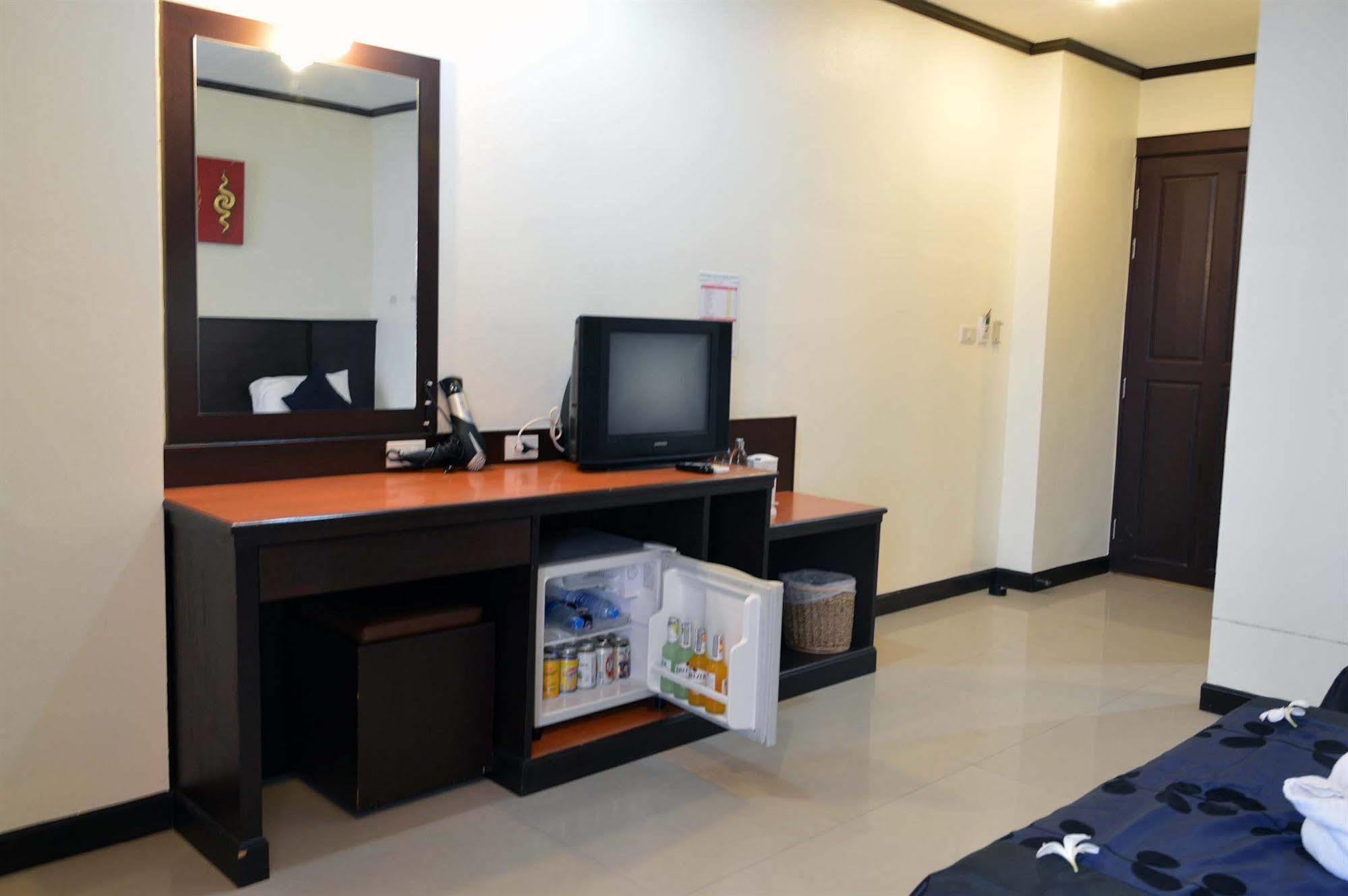 Sharaya Patong Hotel Exterior photo